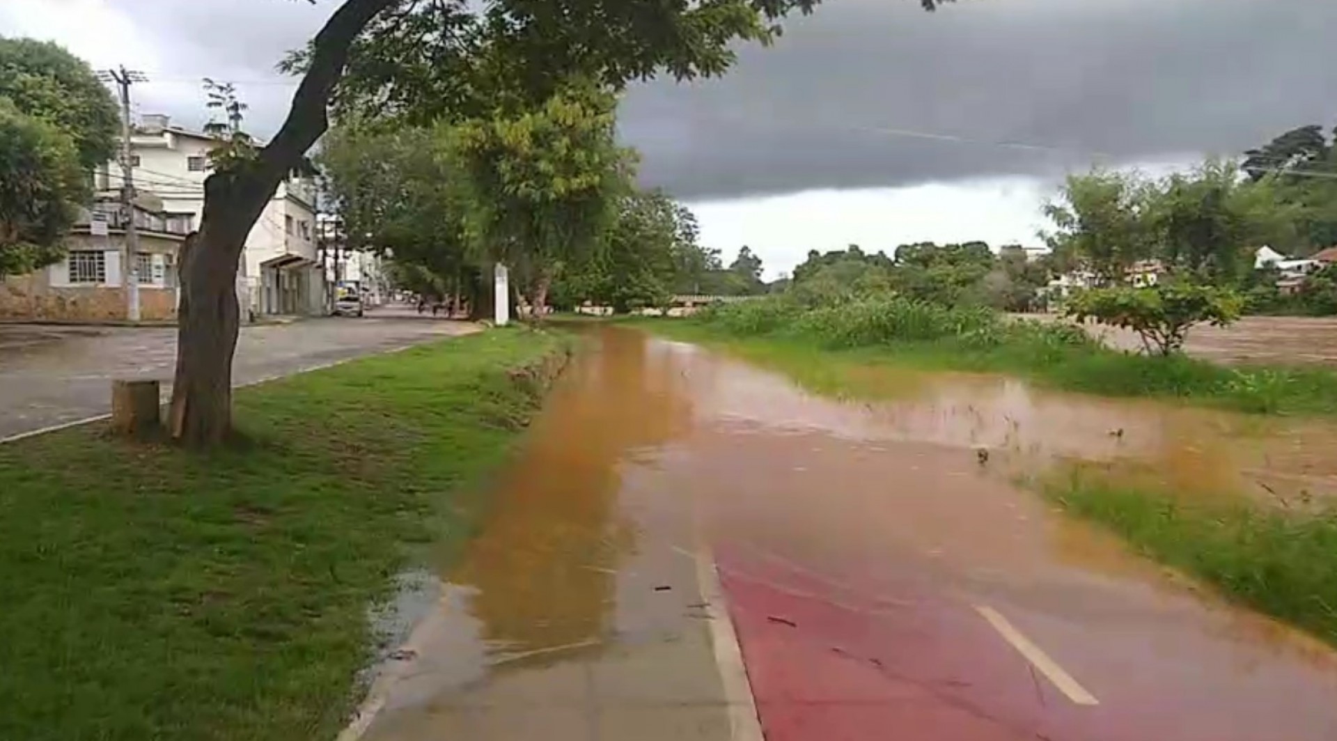 Defesa Civil Municipal mantém estágio de alerta; previsão de transbordo do Rio Muriaé