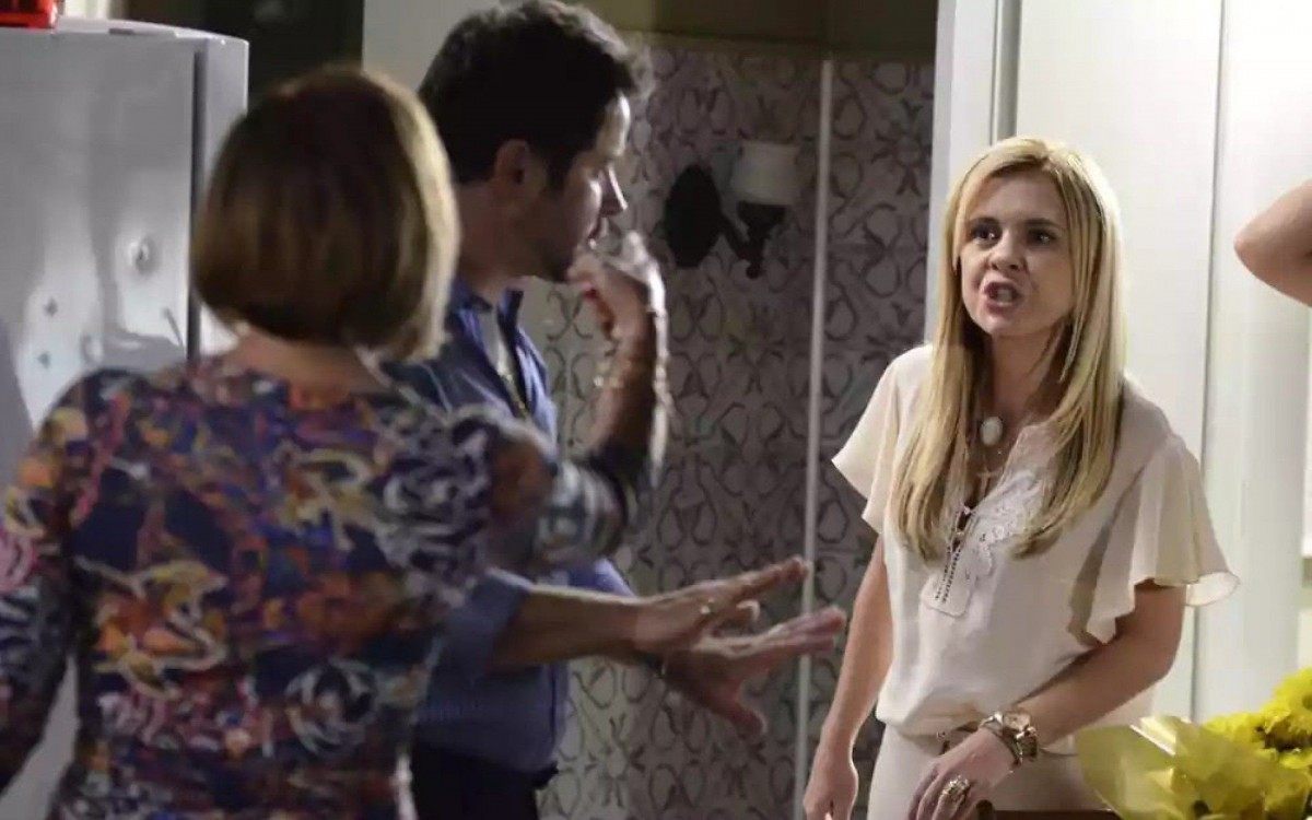 Carminha (A. esteves) e Tufão (M. Benício)