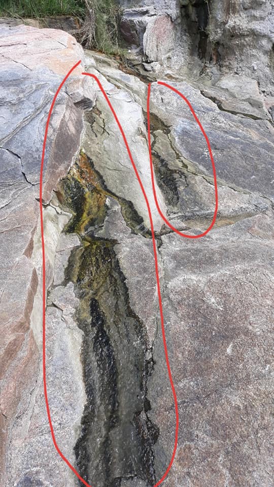 Erosão provocada pelo despejo de esgoto in natura por décadas na encosta e beira mar