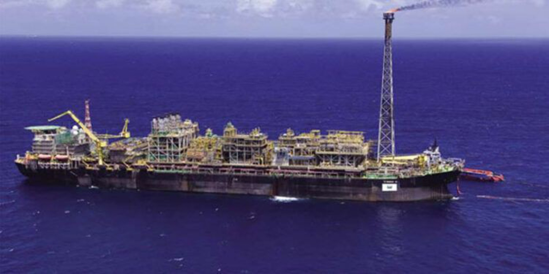 Incêndio atinge plataforma de petróleo P-48