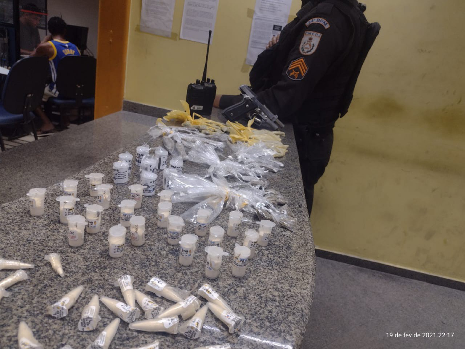 PM prende dois traficantes no bairro Ibirapitanga, em Itaguaí