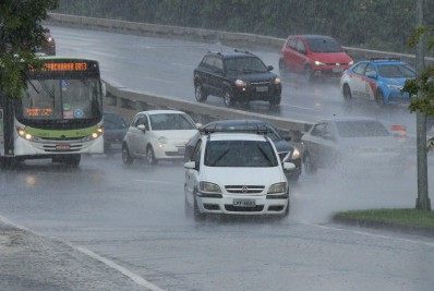 Rio entra em estágio de mobilização após alerta de chuva