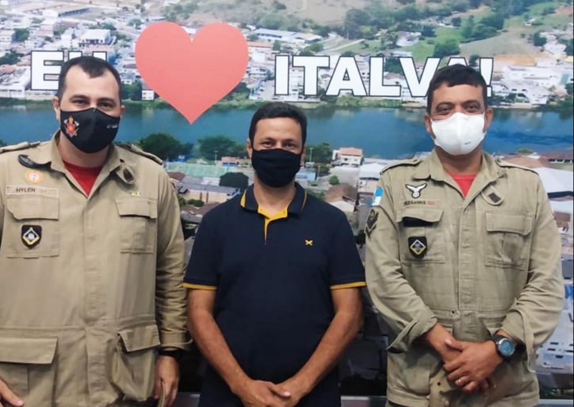 O prefeito, L&eacute;o Pelanca, recebeu o Comandante 1&deg; Tenente B.M. Hylen e o Sargento B.M. Pessanha. Na ocasi&atilde;o foi tratado o assunto emerg&ecirc;ncial sobre as cheias do Rio Muria&eacute;. - Foto: divulga&ccedil;&atilde;o/PMI