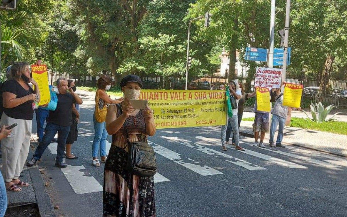 Servidores da Sa&uacute;de fizeram ato em frente ao Pal&aacute;cio Guanabara em defesa do SUS e pela valoriza&ccedil;&atilde;o dos profissionais - Divulga&ccedil;&atilde;o