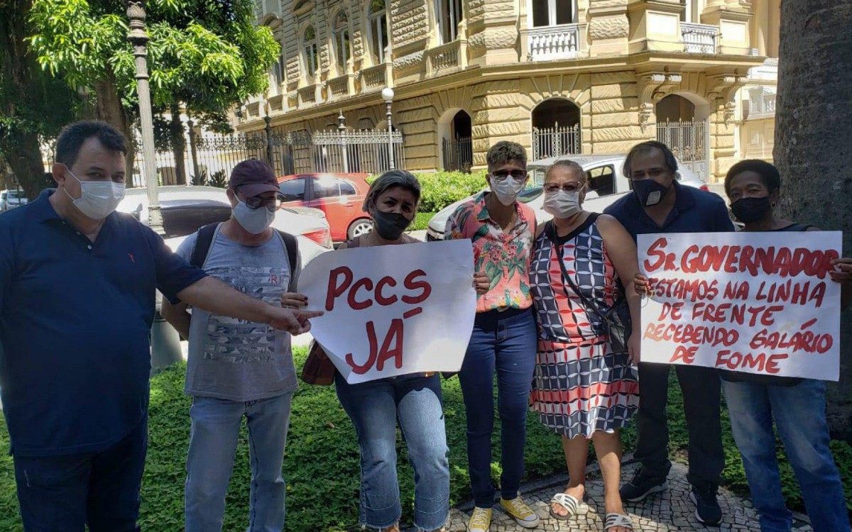 Profissionais tamb&eacute;m reivindicam vacina para todos - Divulga&ccedil;&atilde;o