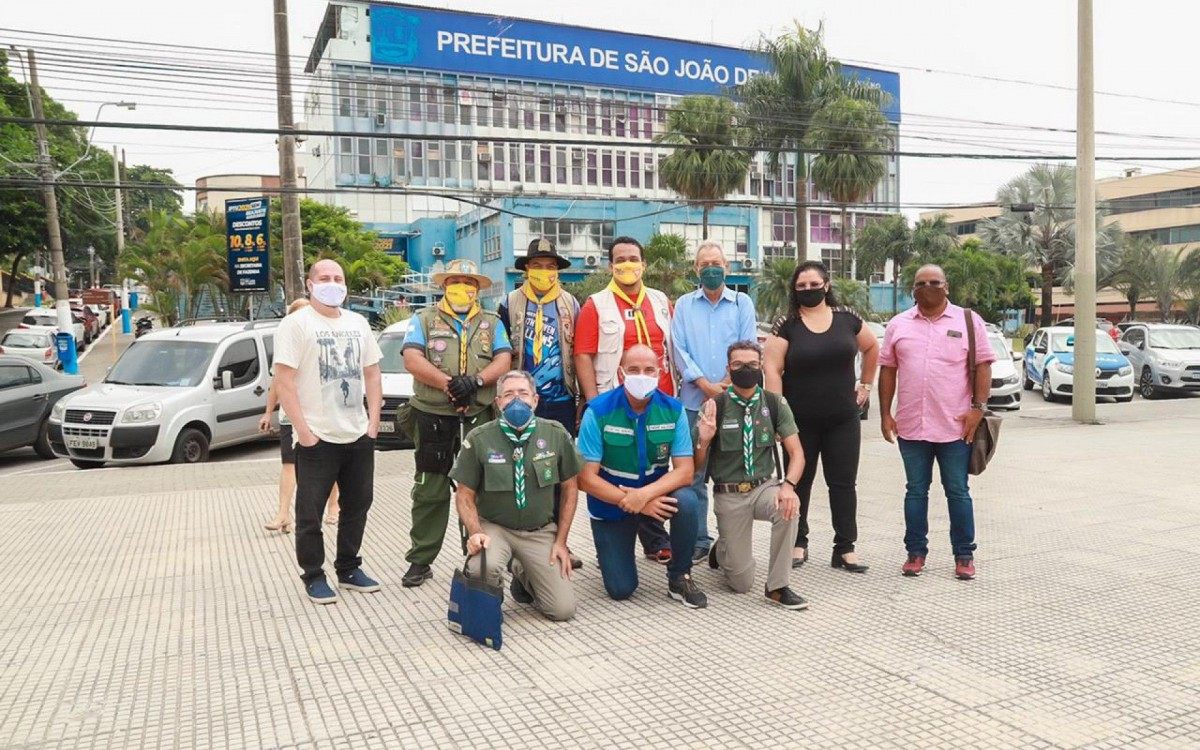 Representantes da Secretaria de Ambiente e Sustentabilidade de São João de Meriti, Grupo Escoteiros Marechal Rondon e o Clube de Desbravadores  - PMSJM