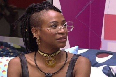 Paredão com Karol Conká gera promoções no comércio de Cabo Frio