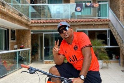 MC Roba Cena é preso por 'gato' no próprio restaurante em Duque de Caxias