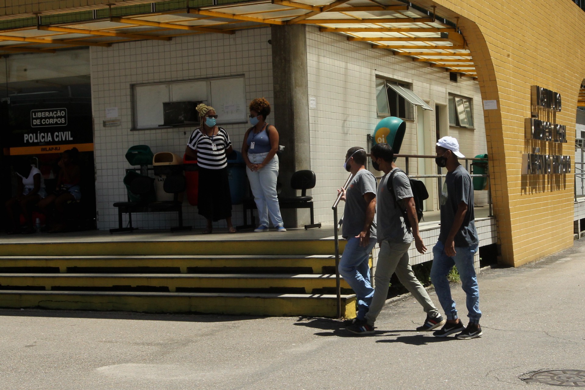 Família de Ray Pinto Faria chega ao IML, no Centro do Rio - Estefan Radovicz / Agencia O Dia