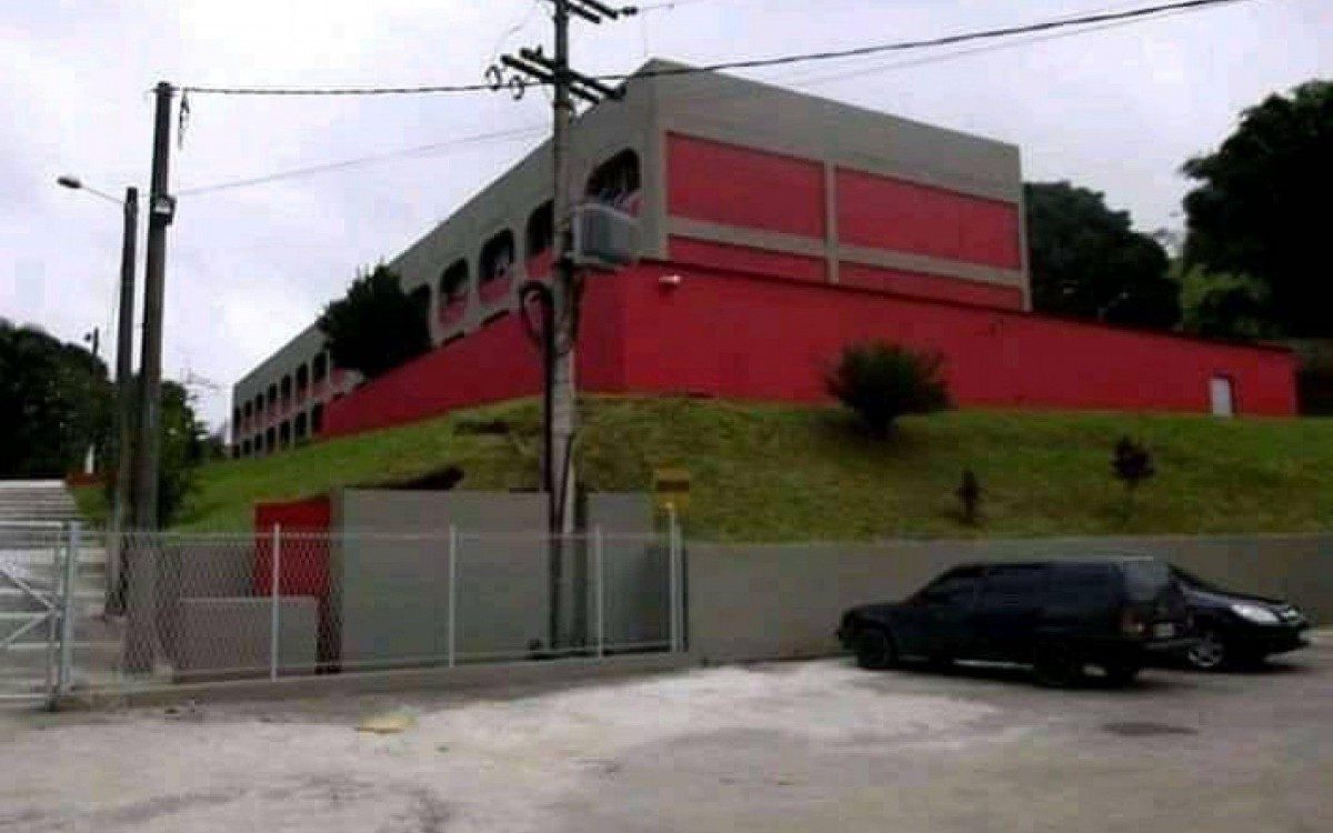Colégio Militar em Volta Redonda, no prédio do antigo CIEP 403 Maria de Lourdes Giovanetti, no bairro Açude - Reprodução/ Internet