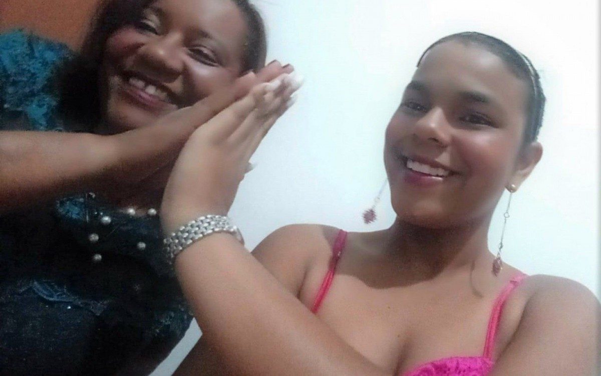 Aliviada, a doméstica Kátia Regina reencontrou Gabriela e agradeceu à rede de apoiadores que ajudaram nas buscas    