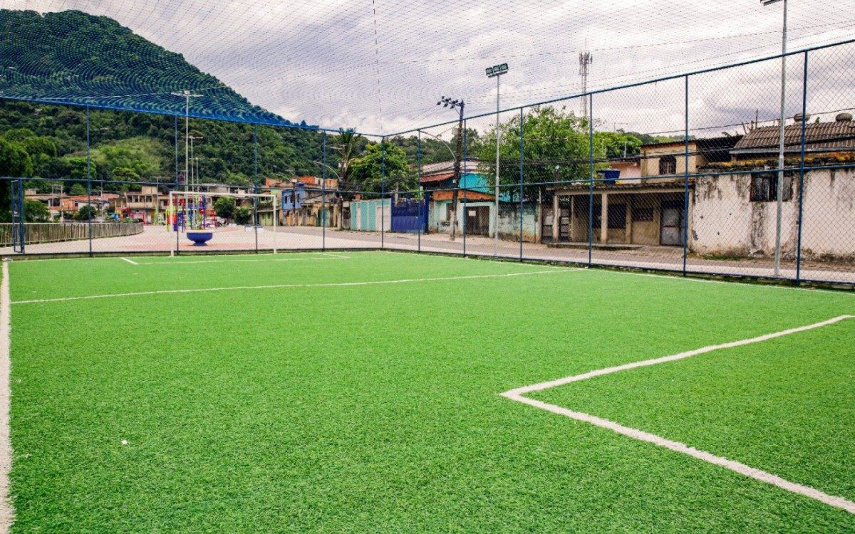 Duque de Caxias reforma áreas de lazer