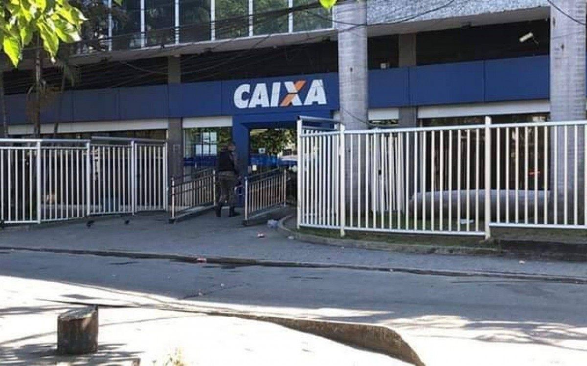 Homem foi preso pela PF após manter a gerente do banco refém em agência da Caixa, em São Gonçalo - Reprodução / Google Maps