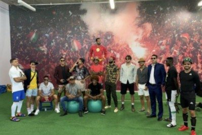 Elenco do Fluminense faz concurso do mais mal vestido e Fred brinca: 'Nino tentou vir arrumado e ganhou'; veja