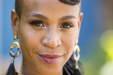 Após passagem polêmica pelo 'BBB 21', Karol Conká aparece em dose dupla na telinha neste domingo