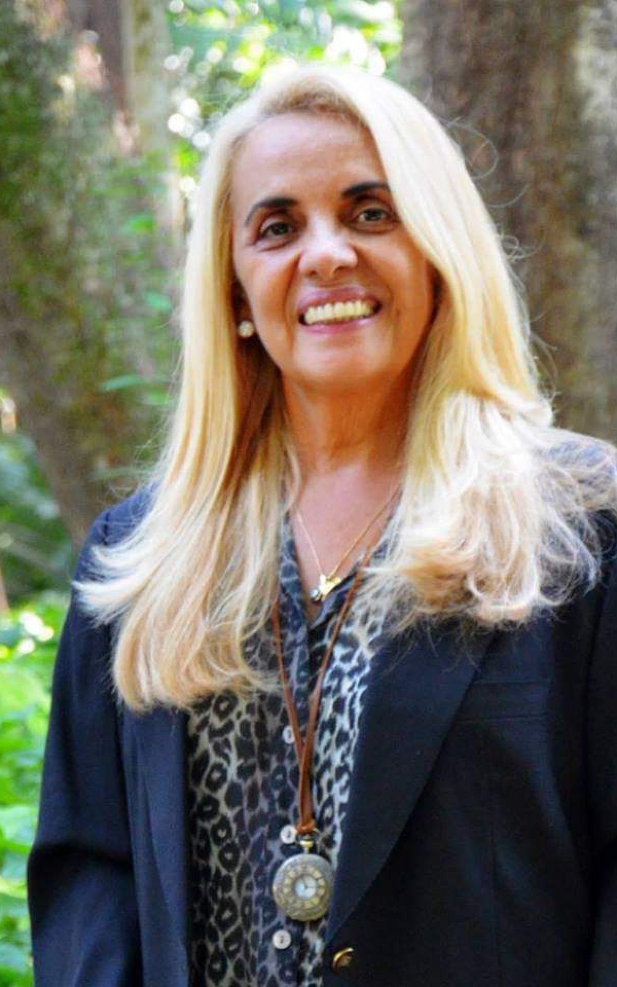 Escritora e jornalista, Jô Ramos criou a ZL Books e assina projetos que buscam auxiliar e dar visibilidade a novos talentos na literatura nacional