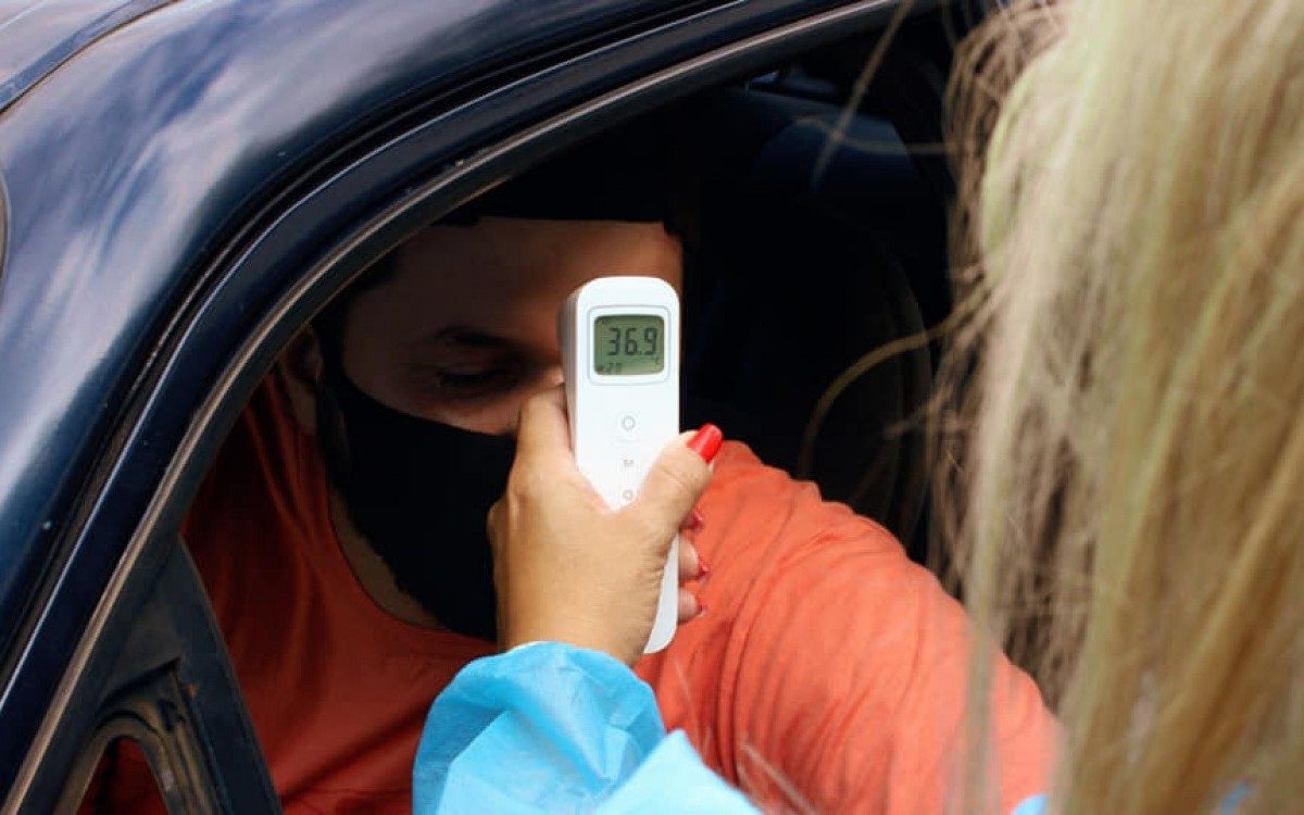 Nas barreiras são feitas testagem de temperatura.