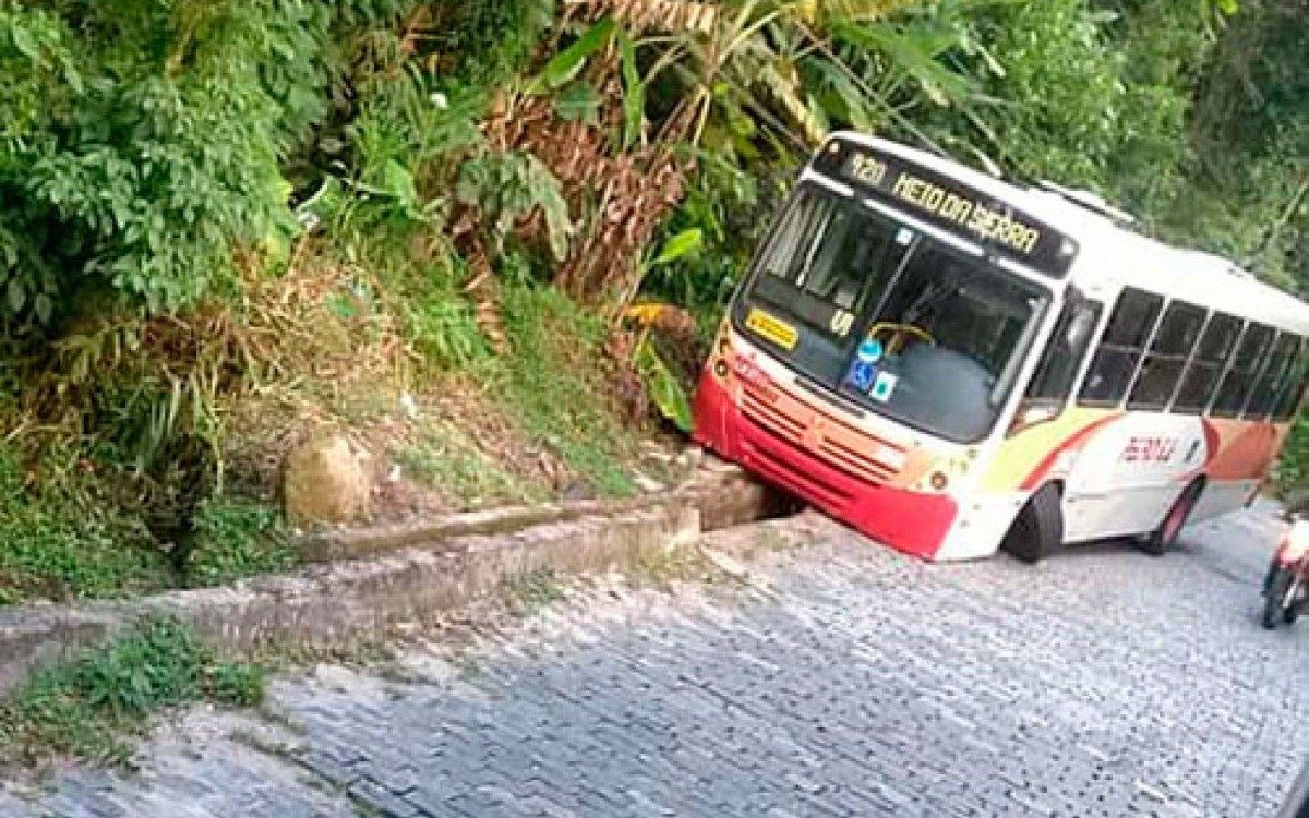 Veículo da Petro Ita perdeu a roda no trajeto da Serra Velha - Reprodução/Internet