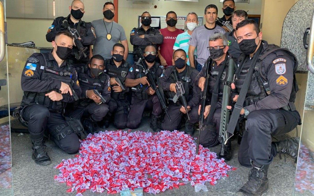 Mais de 3 mil pinos de cocaína apreendidos no interior de um carro, em Miracema, no Noroeste Fluminense.

 - Foto: divulgação