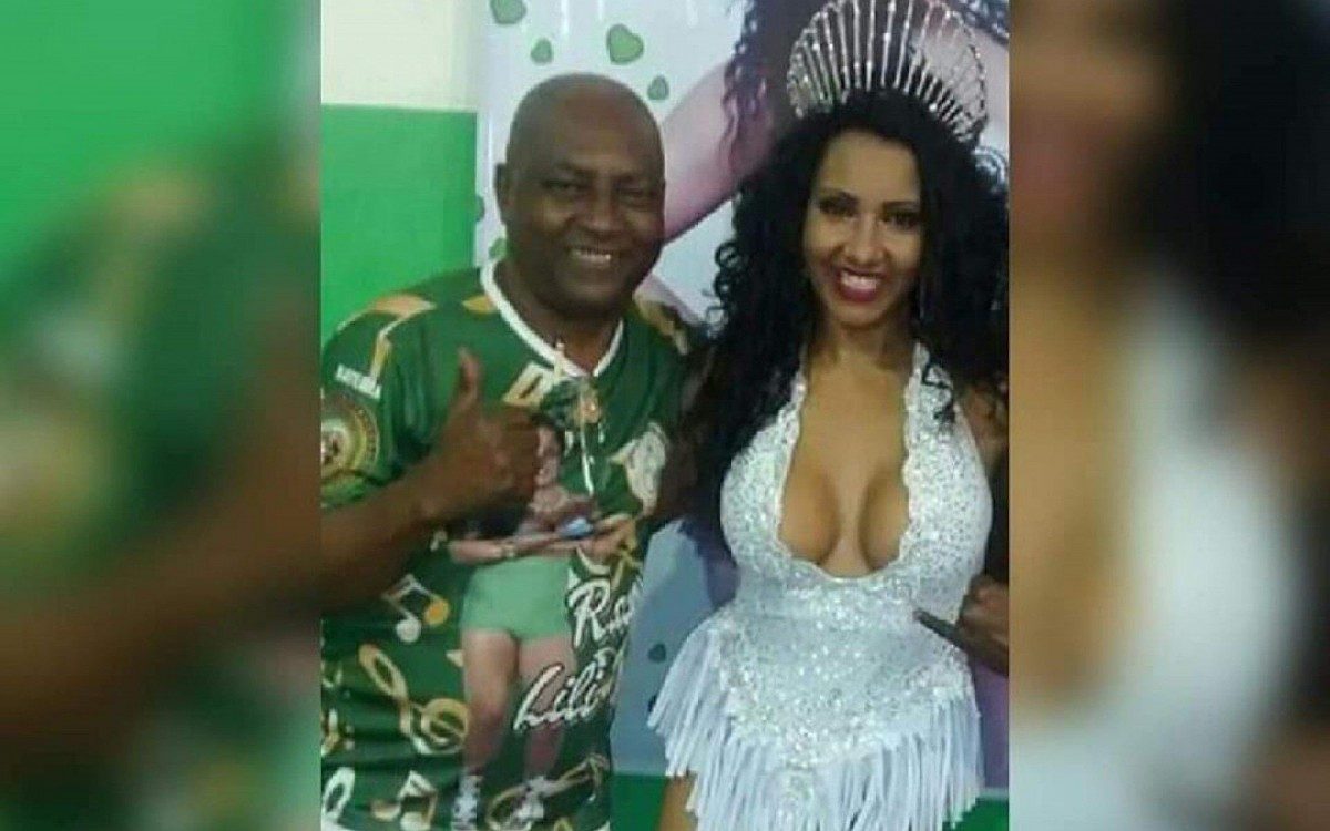 Lilian Brito é a nova Rainha de Bateria da Unidos da Ponte. Na foto, ela posa com o pai, que era torcedor da agremiação