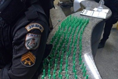 Italva: Dupla abandona mais de meio quilo de cocaína e foge de moto; ação do 29° BPM