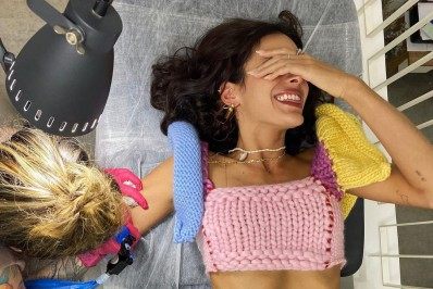 Bruna Marquezine mostra as novas tatuagens; confira