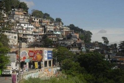 Família mantida em cárcere por traficantes do Morro dos Prazeres é libertada por PMs