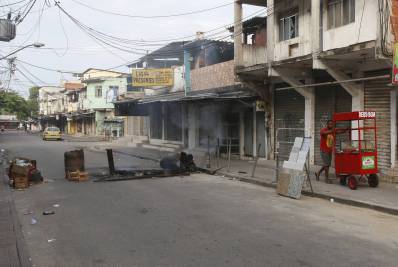 Polícia investiga morte de policial civil na Cidade de Deus; adesivador foi obrigado a retirar corpo da comunidade