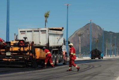 Pavimentação na Orla de Itaipuaçu segue a todo vapor