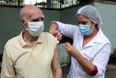 Amanhã: Niterói retoma a aplicação da segunda dose da vacina contra Covid-19 em profissionais de Saúde acima de 60 anos
