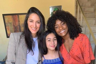 Manu Fernandes comemora sucesso da série 'Arcanjo Renegado' na TV aberta