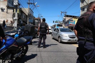 Polícia apreende 25 motos irregulares em operação em São Gonçalo