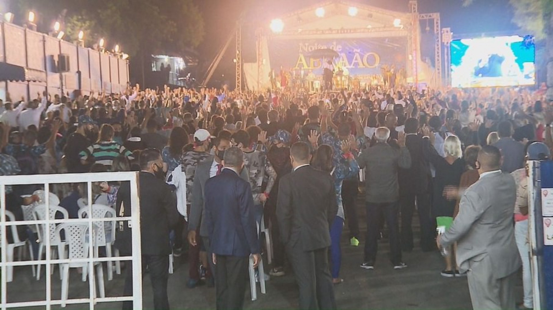 Culto em igreja com mais de 2 mil pessoas é inteditado por fiscalização