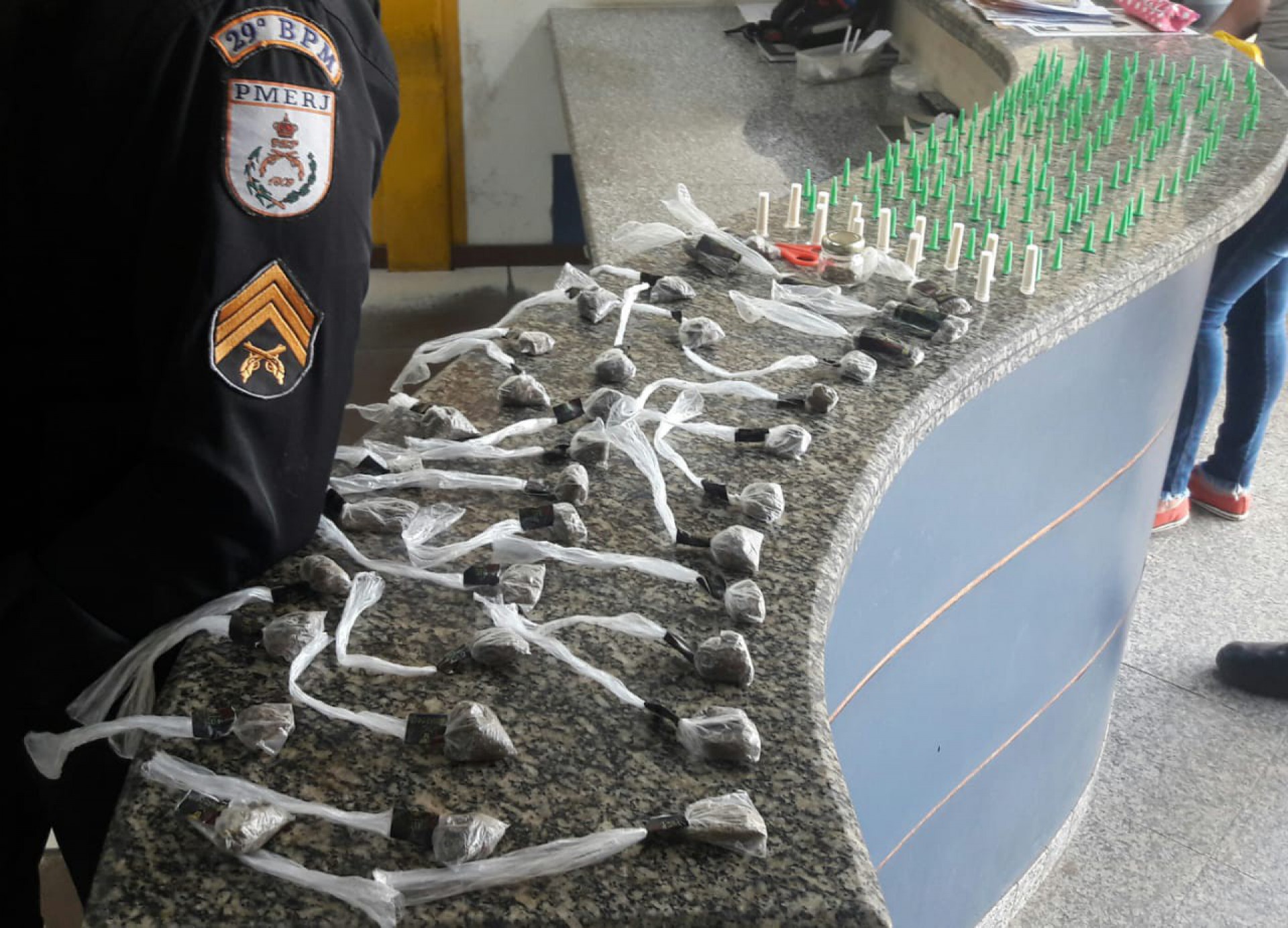  Jovem é flagrado saindo de pasto com drogas durante ação do 29° BPM