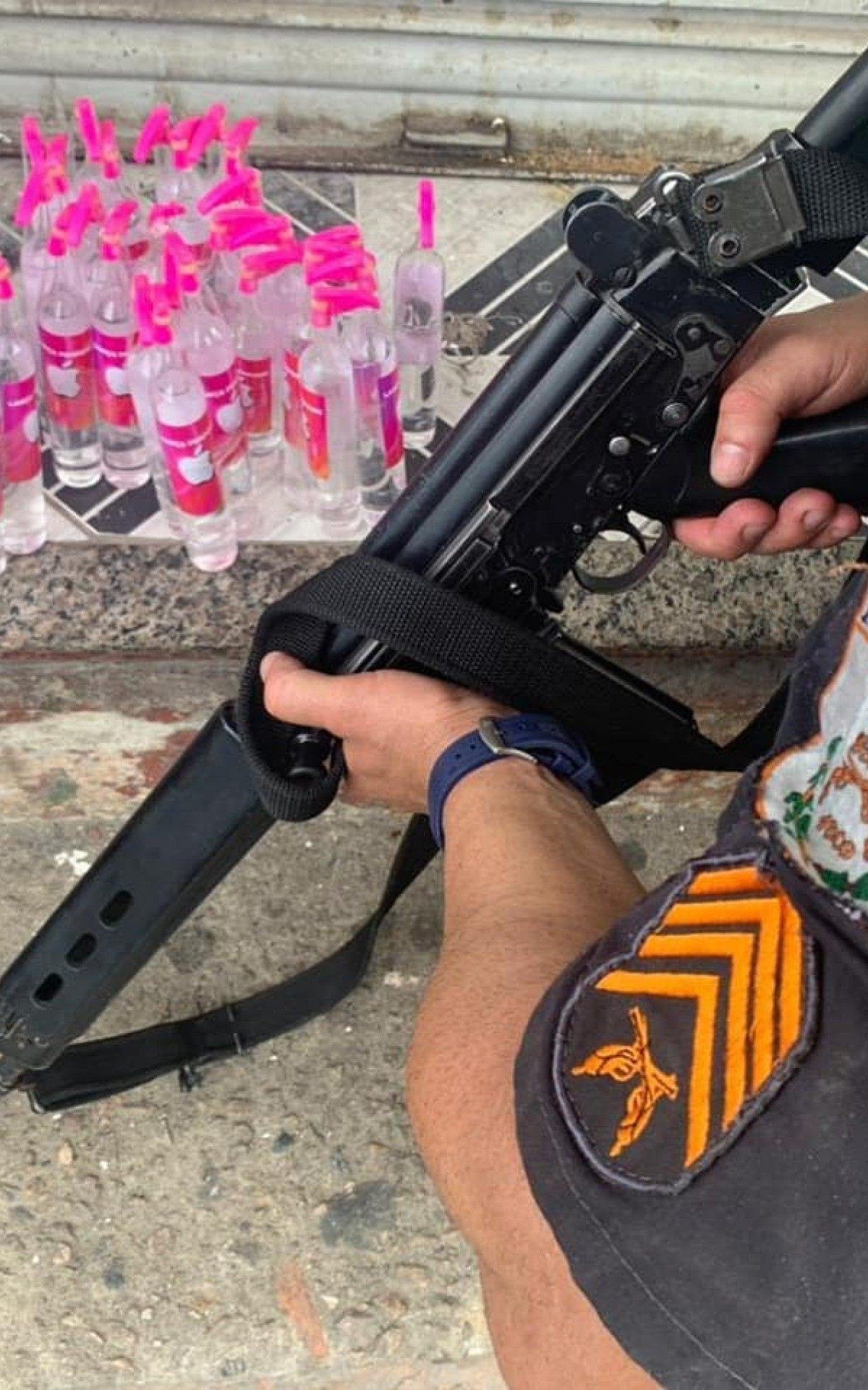 Criminoso morre e outros dois são presos em operação da PM em Duque de Caxias