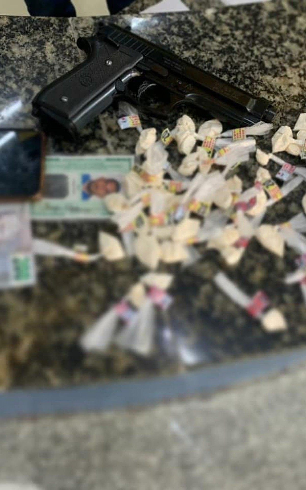 Criminoso morre e outros dois são presos em operação da PM em Duque de Caxias