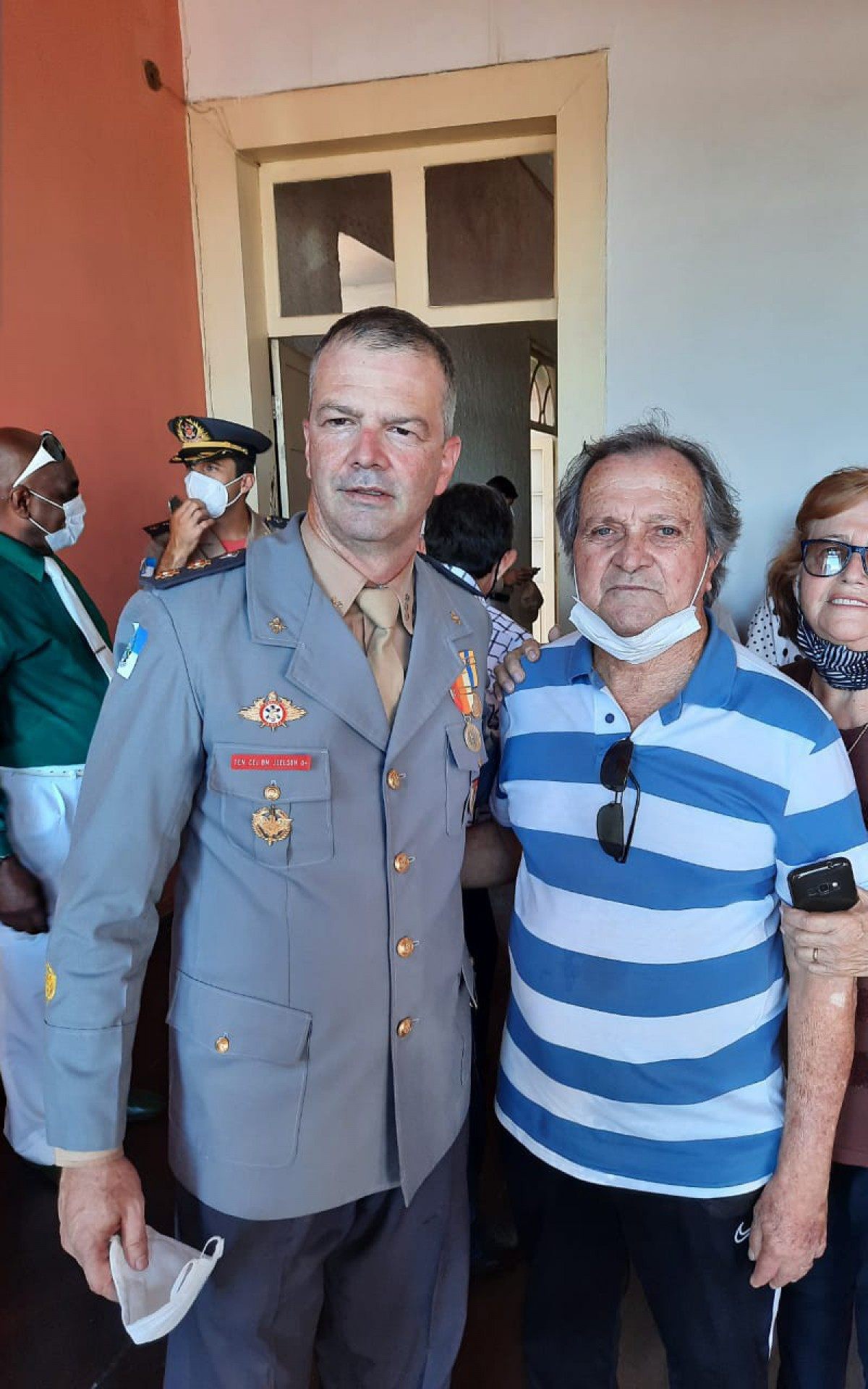 
Tenente-coronel Joelson e família na solenidade no 5° GBM.