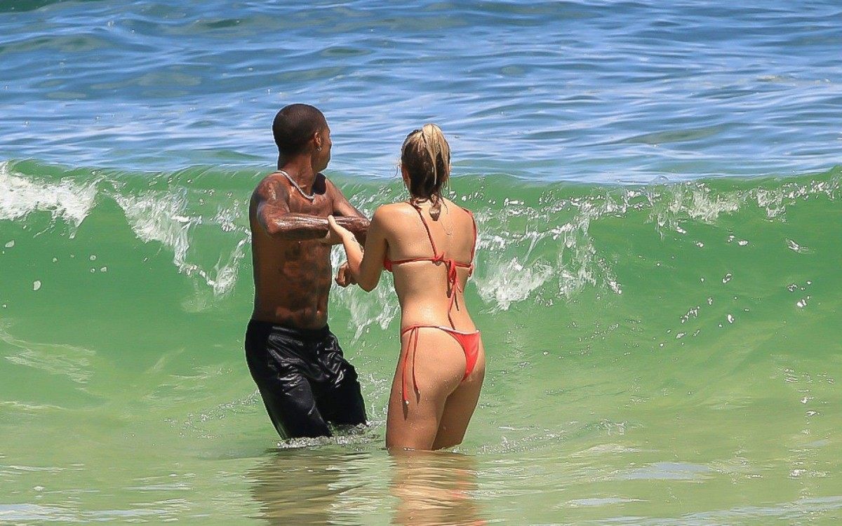 Gabi Lopes e MC PK Delas