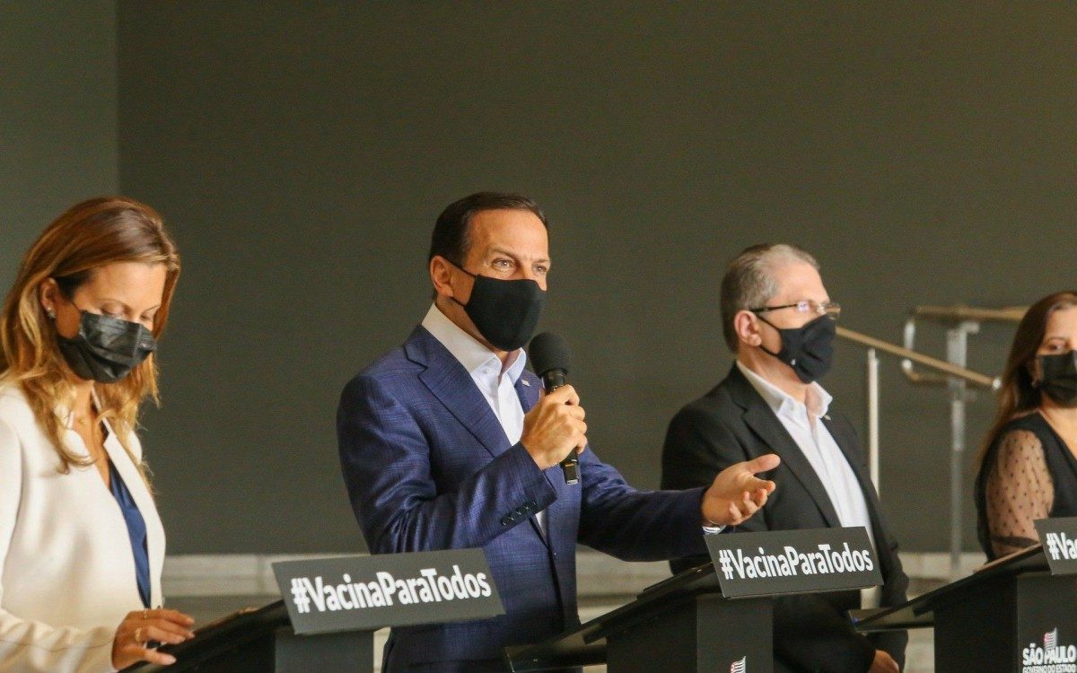 Governador de SP, João Doria (PSDB), afirmou que a vacinação de idosos entre 77 e 79 anos inicia na próxima quarta-feira, dia 3 - Sergio Andrade/Governo SP