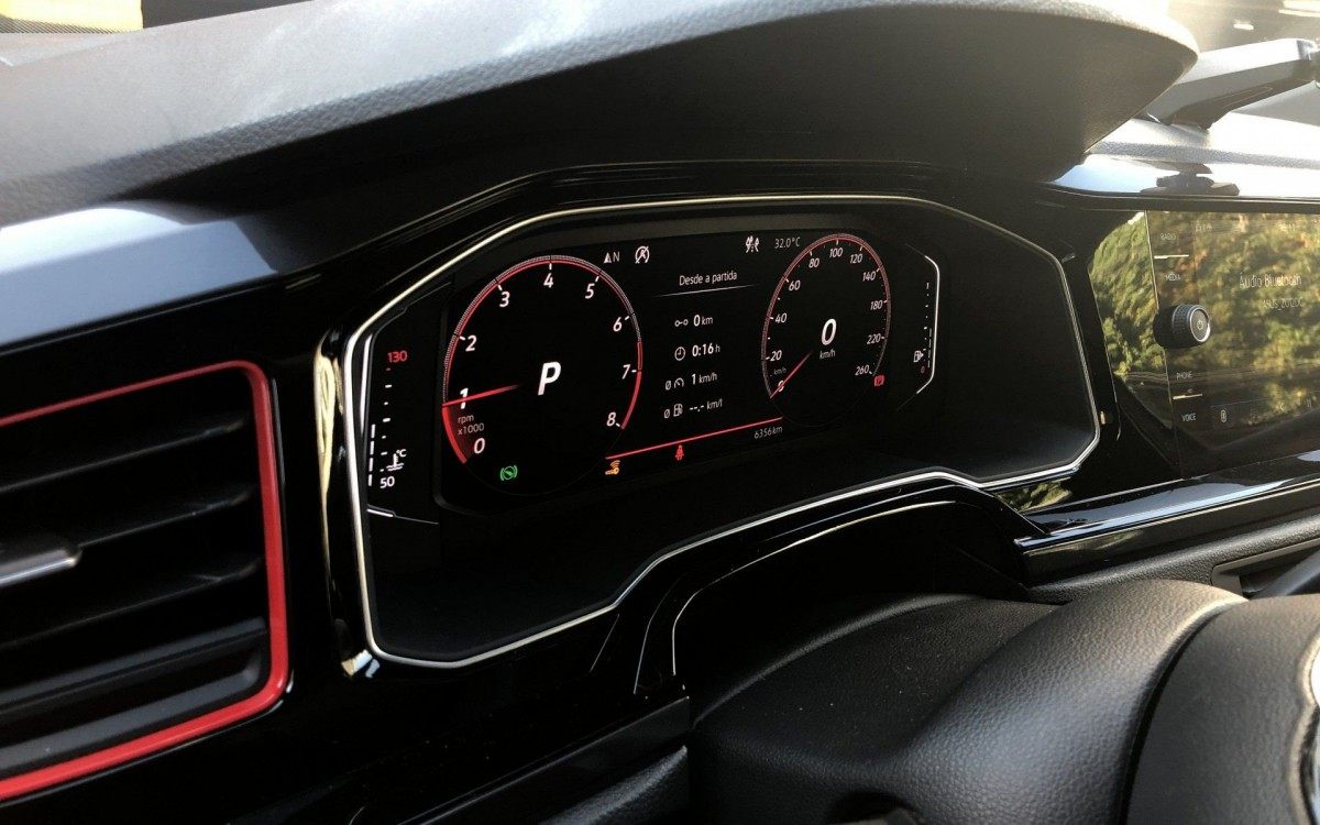 Painel digital do Virtus ganha tons vermelhos na versão GTS