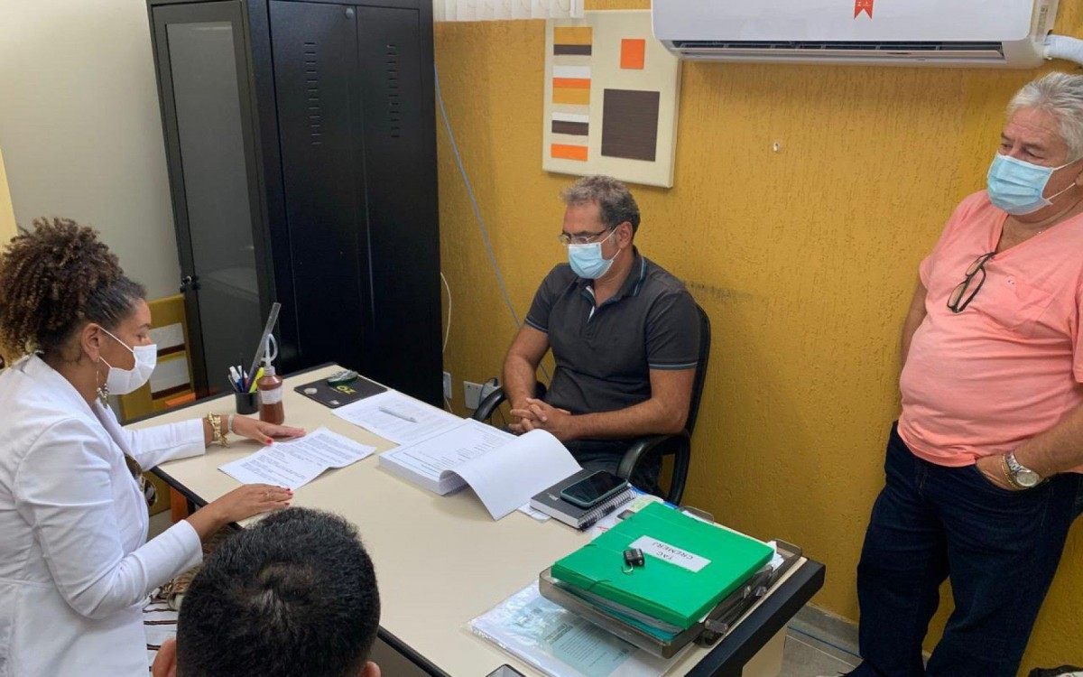 Renata depois esteve no Hospital da Mulher para se colocar à disposição da nova diretoria. Disse querer ficar mais perto da nova gestão da unidade hospitalar