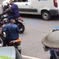 Vídeo: Criminosos assaltam joalheria na Zona Sul e fogem de moto