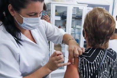 Magé inicia nova etapa de vacinação para idosos a partir de 80 anos