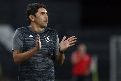 Lucio Flavio detalha desafios de Chamusca no comando do Botafogo na próxima temporada