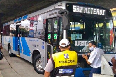 Detro-RJ fiscaliza ônibus intermunicipais em São Gonçalo