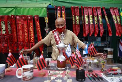 Após levar título do Brasileirão, torcedores do Flamengo dominam o Centro do Rio