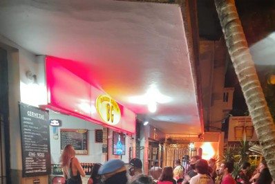 Prefeitura multa bares por aglomeração e irregularidades durante jogo do Flamengo