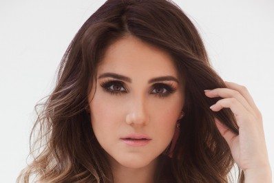 Dulce María lança 'Nunca' e garante topo no iTunes em nove países