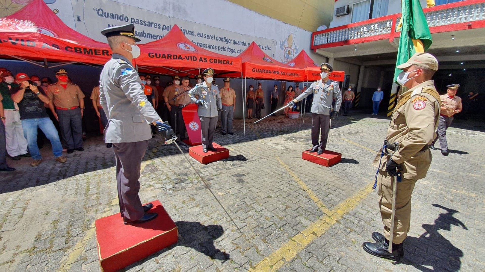Troca de comando do 5&deg; GBM; tenente-coronel Joelson de Oliveira substituiu o coronel Charbio Guijarro. - Foto: divulga&ccedil;&atilde;o