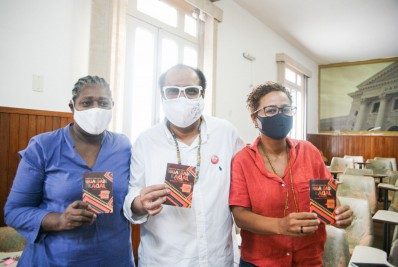 Vereadora Verônica Lima participa de cerimônia para implantação de cotas raciais em concursos públicos de Niterói